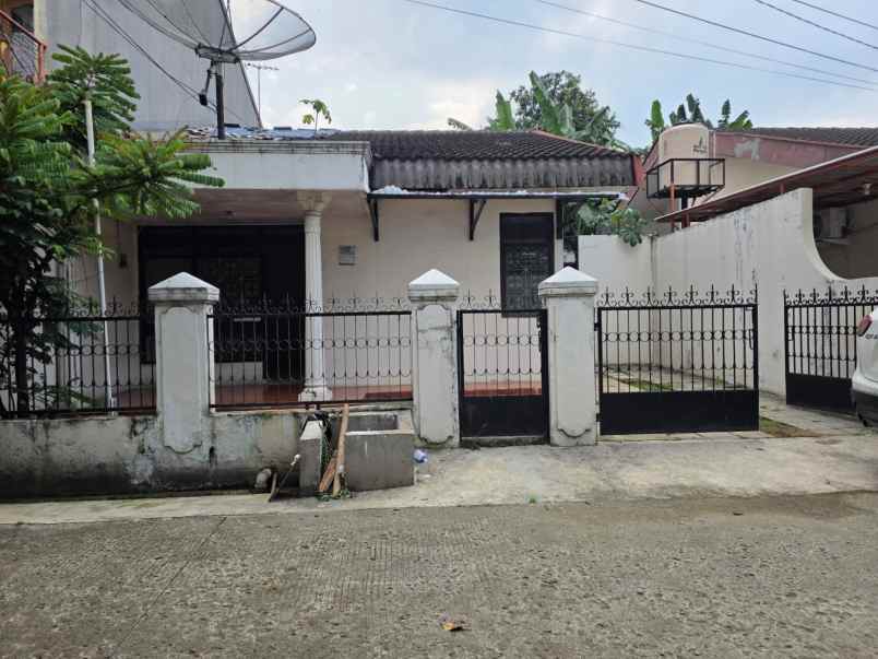 dijual rumah jl perumahan depok mulya 1