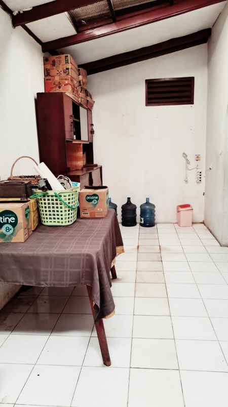 dijual rumah jl reni jaya utara 6 blok