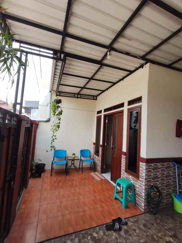dijual rumah jl salak