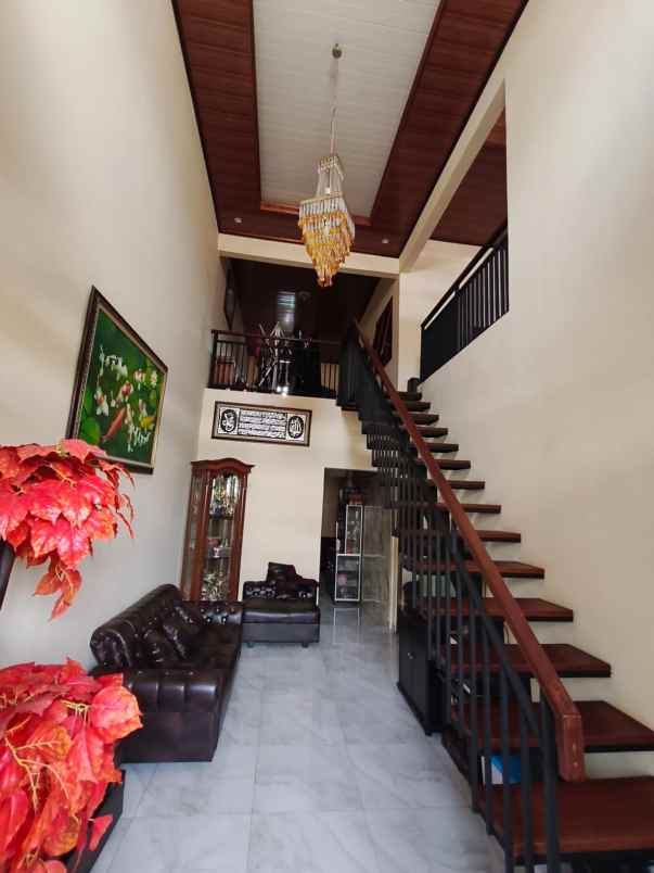 dijual rumah jl salak
