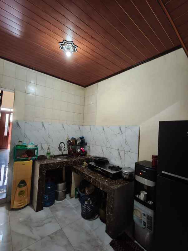 dijual rumah jl salak