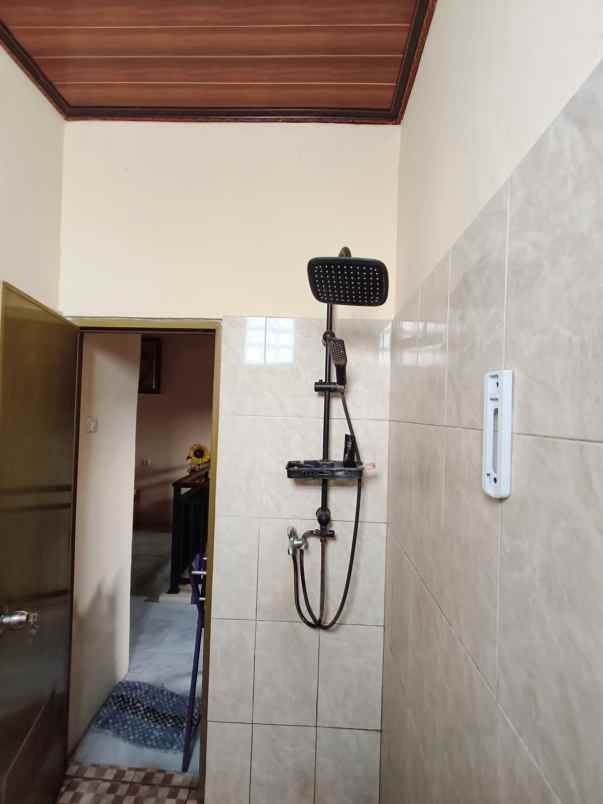 dijual rumah jl salak