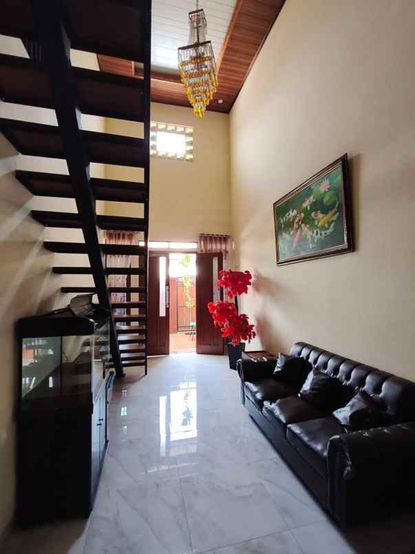 dijual rumah jl salak