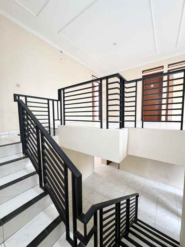 dijual rumah jl sinom turangga kota