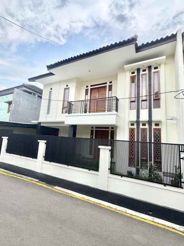 dijual rumah jl sinom turangga kota