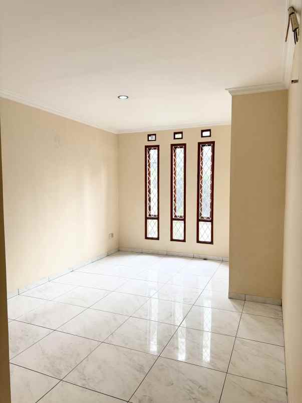 dijual rumah jl sinom turangga kota