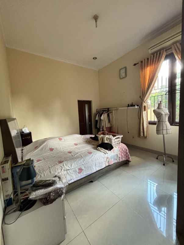 dijual rumah jl taman bougenville 2