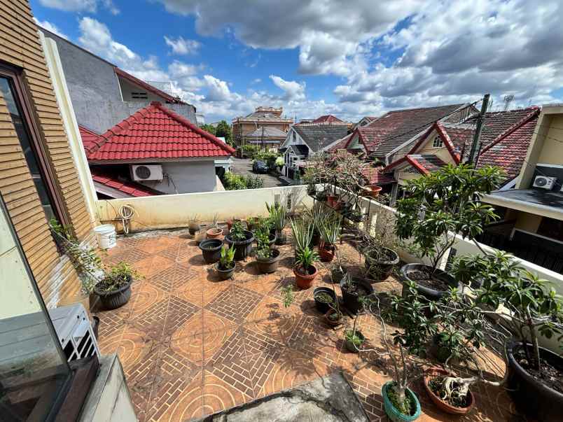 dijual rumah jl taman bougenville 2