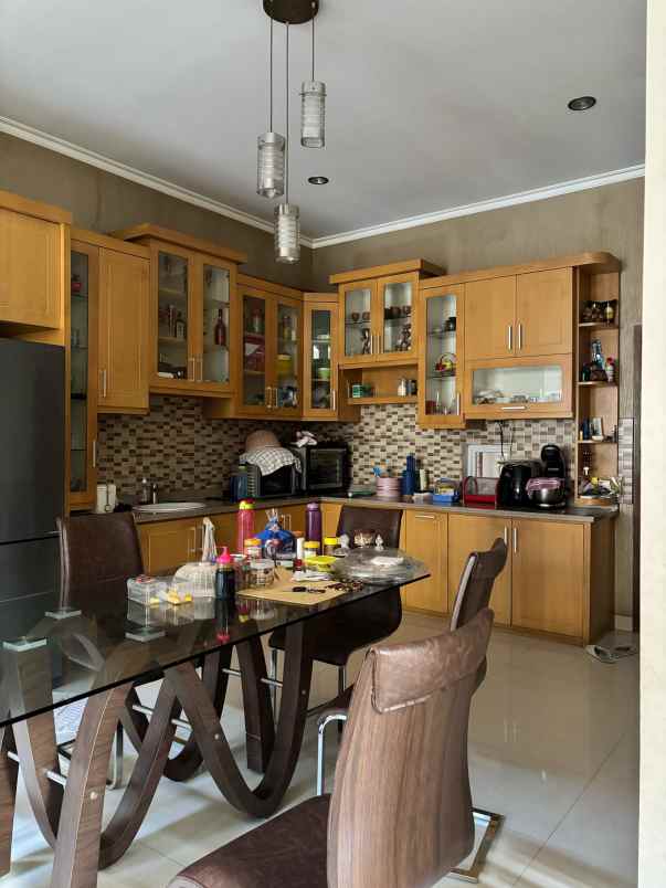 dijual rumah jl taman bougenville 2