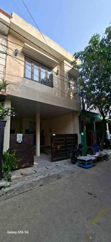 dijual rumah jl telaga mas