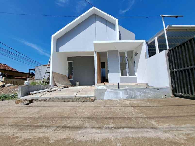 dijual rumah jl wibawa mukti ii