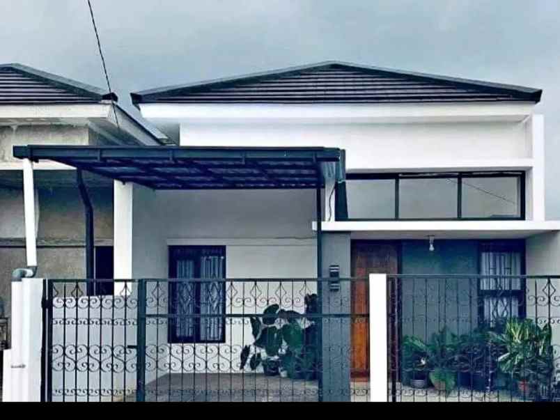 dijual rumah jln sadangsari andir kec