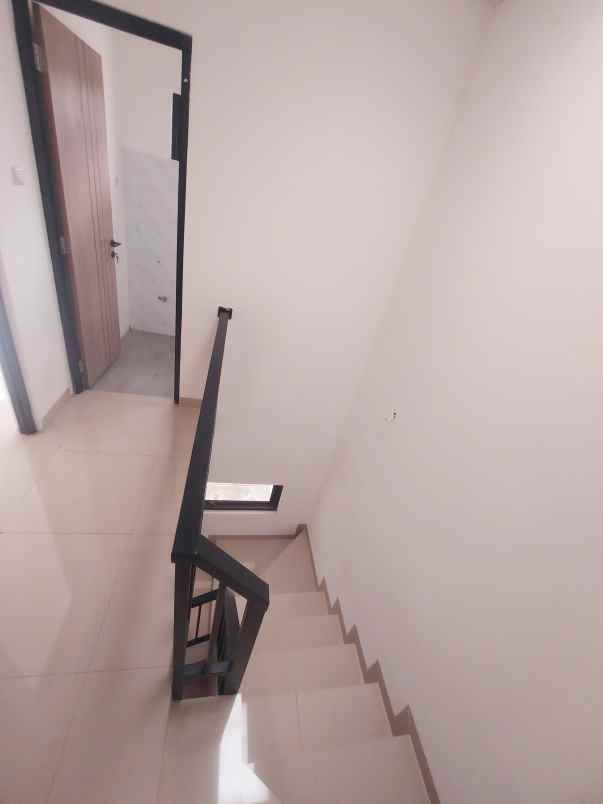 dijual rumah kalia residence tapos kota