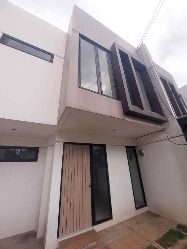 dijual rumah kalia residence tapos kota