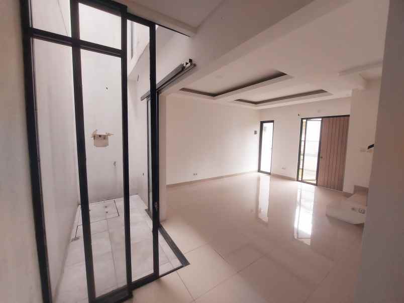 dijual rumah kalia residence tapos kota