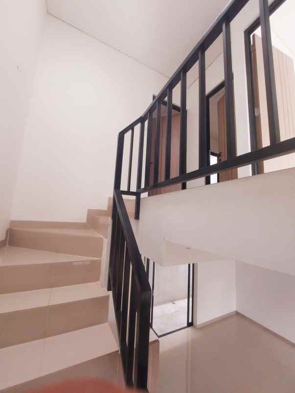 dijual rumah kalia residence tapos kota