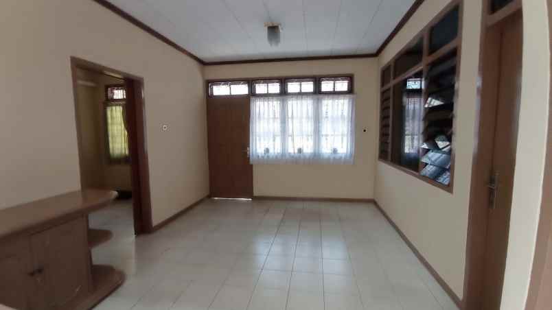 dijual rumah kampung ambon