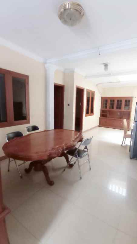 dijual rumah kampung ambon