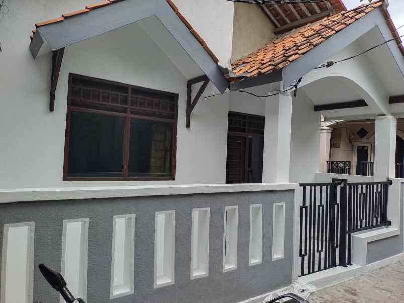 dijual rumah kampung kelapa cikokol