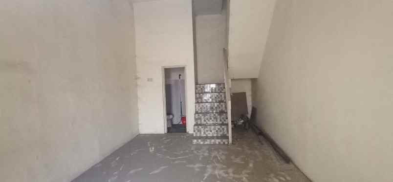 dijual rumah karang satria