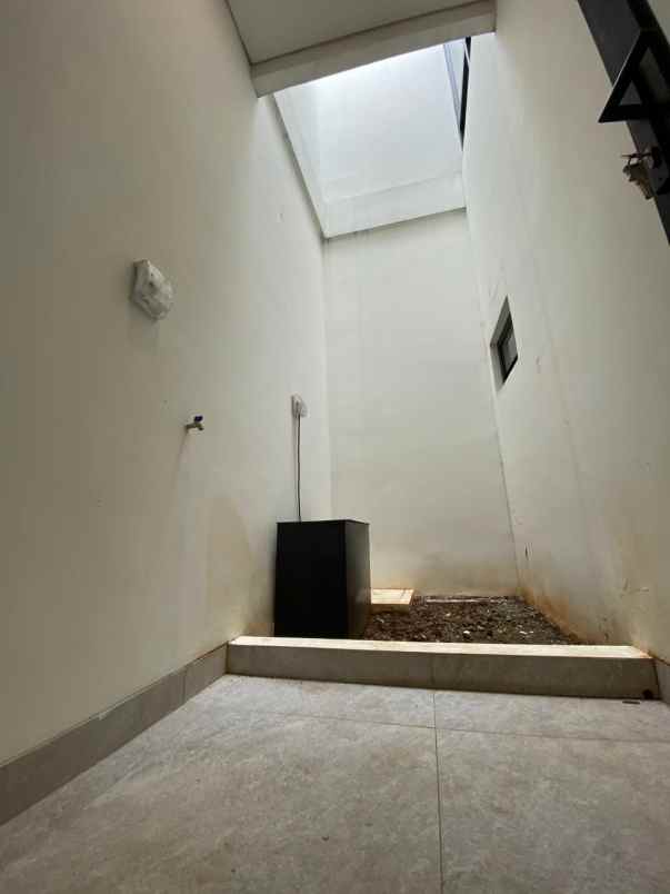 dijual rumah karang tengah jakbar tgr