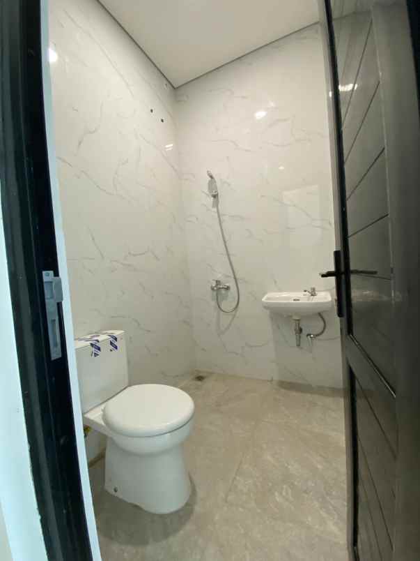 dijual rumah karang tengah jakbar tgr