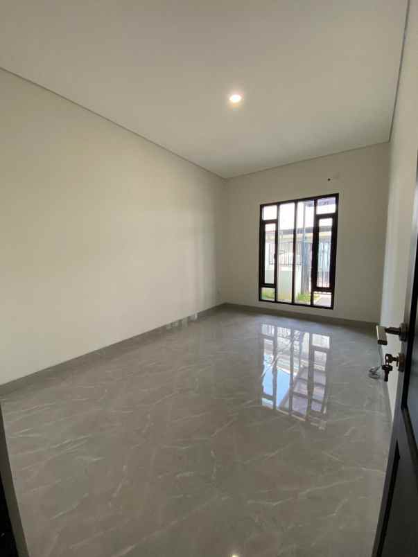 dijual rumah karang tengah jakbar tgr