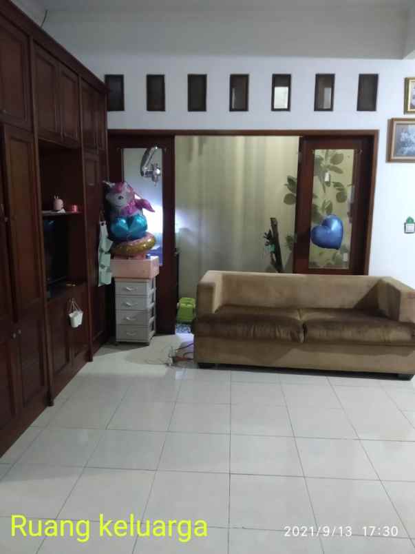 dijual rumah kebayoran lama selatan