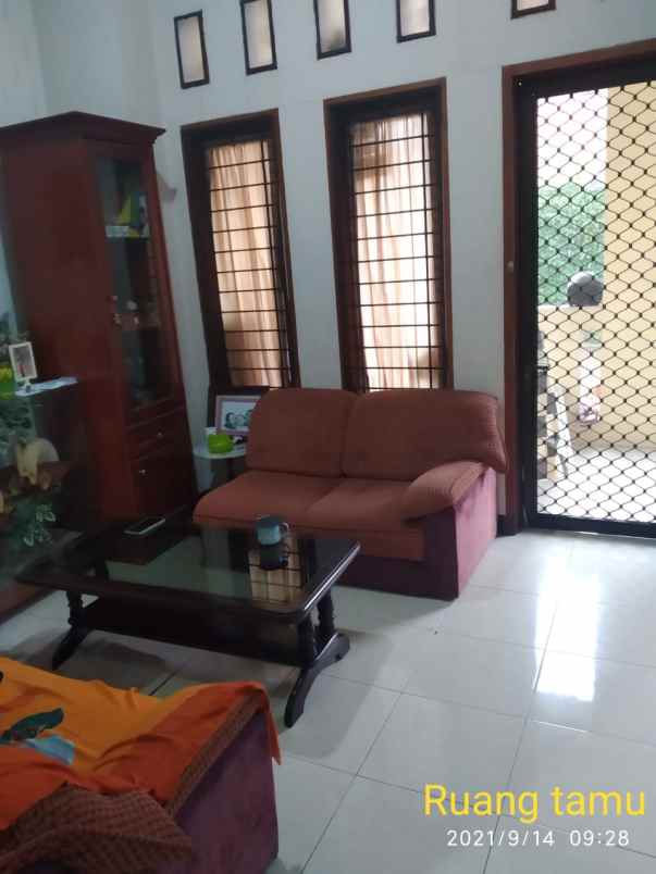 dijual rumah kebayoran lama selatan