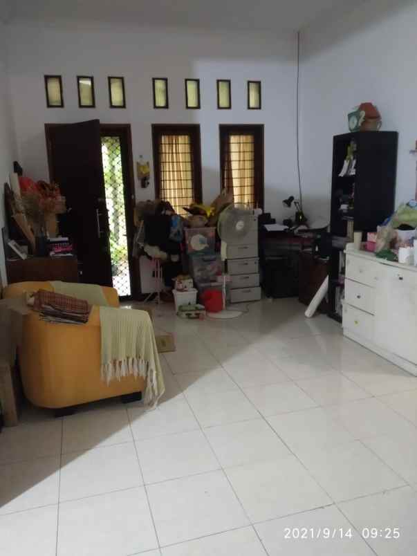 dijual rumah kebayoran lama selatan