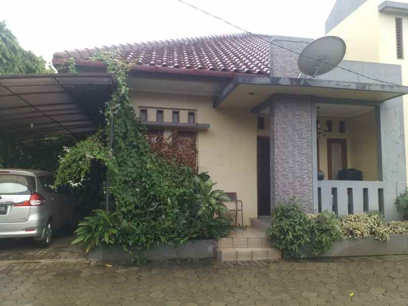 dijual rumah kebayoran lama selatan