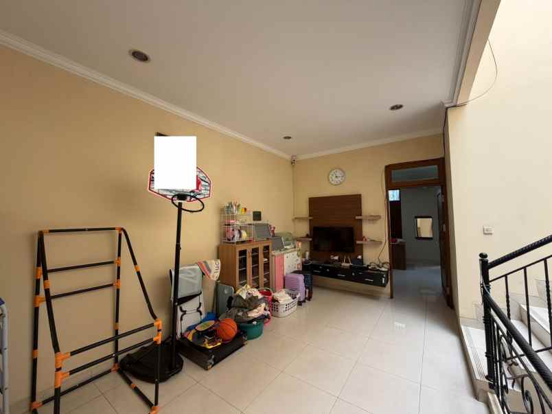 dijual rumah kelapa cengkir kelapa gading