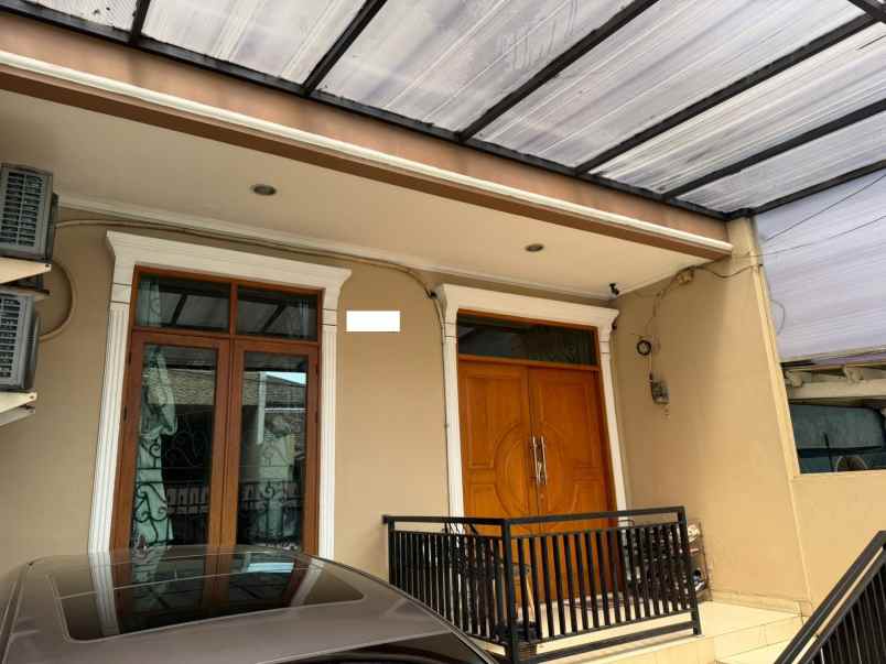 dijual rumah kelapa cengkir kelapa gading