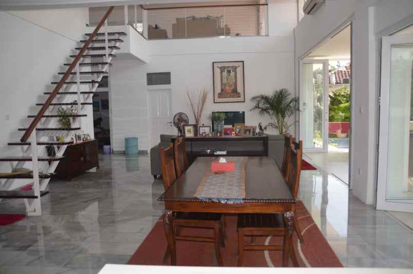 dijual rumah kemang timur bangka