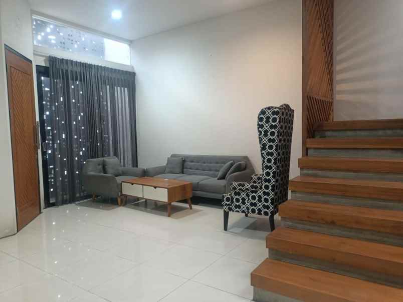 dijual rumah ketintang