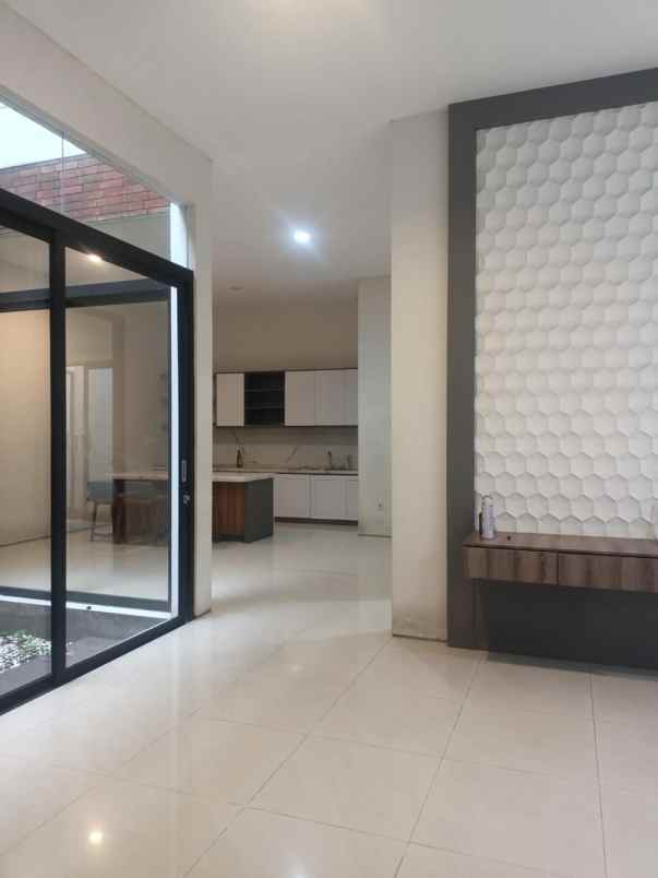 dijual rumah ketintang