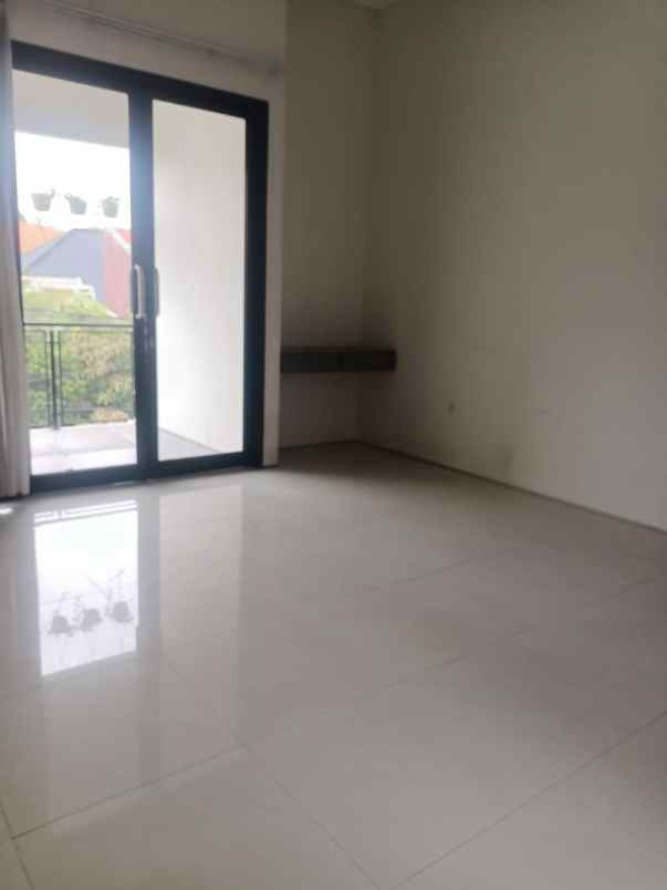 dijual rumah ketintang