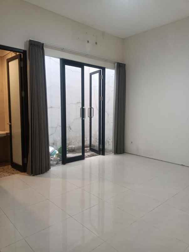 dijual rumah ketintang