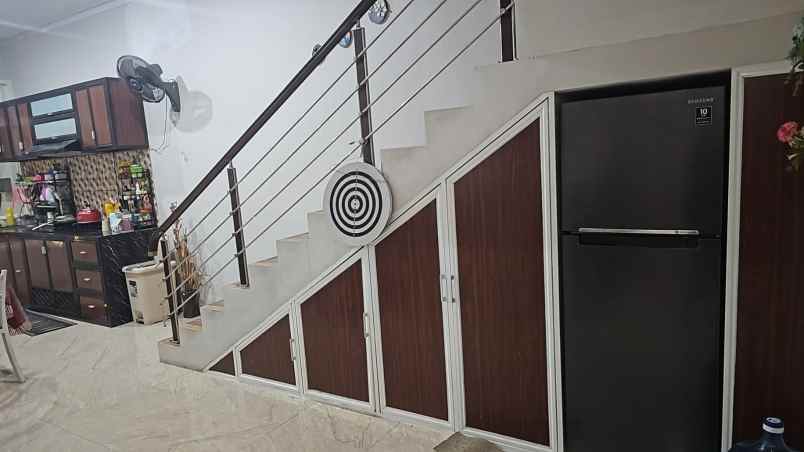 dijual rumah ketintang madya