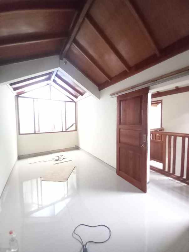 dijual rumah kiarasari permai