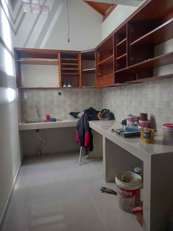 dijual rumah kiarasari permai