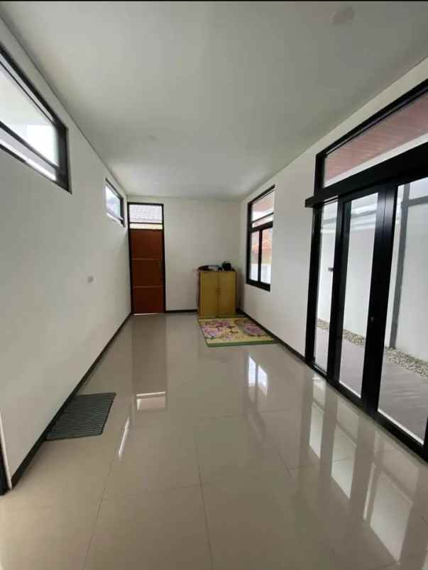 dijual rumah komp margahayu raya