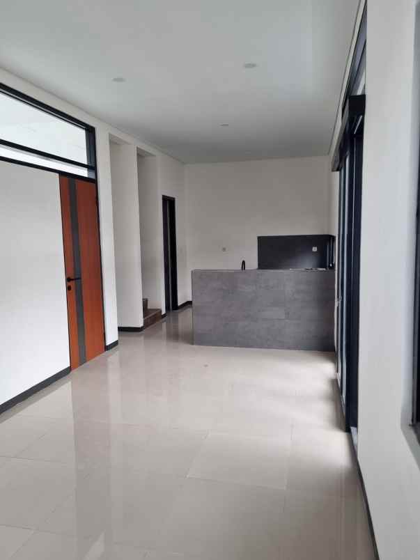 dijual rumah komp margahayu raya