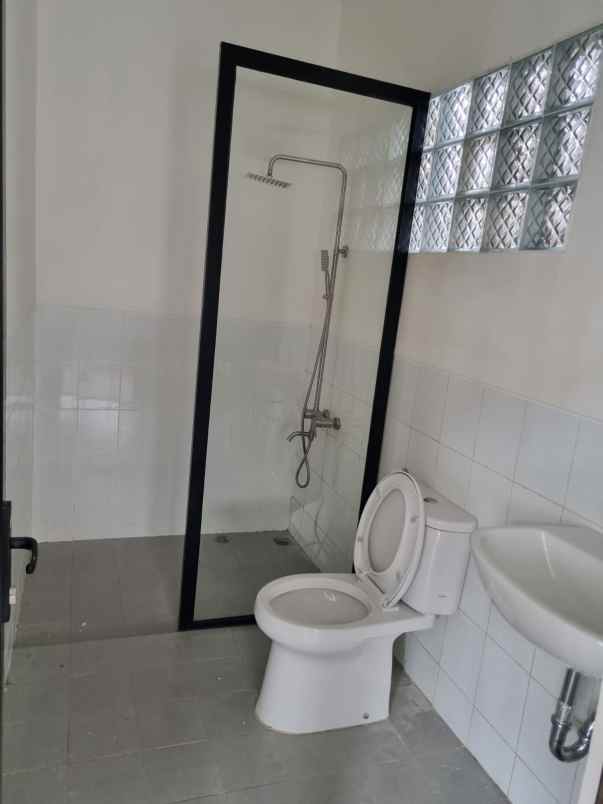 dijual rumah komp margahayu raya