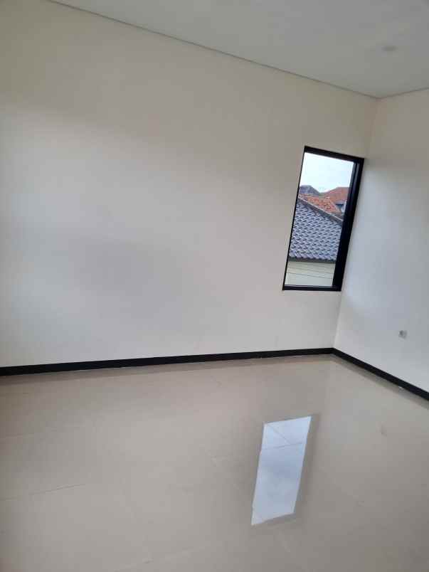 dijual rumah komp margahayu raya