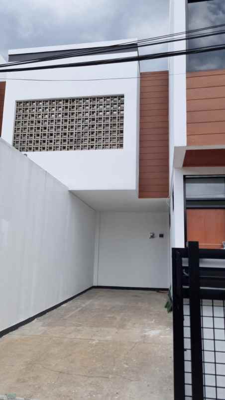dijual rumah komp margahayu raya
