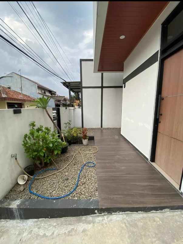 dijual rumah komp margahayu raya