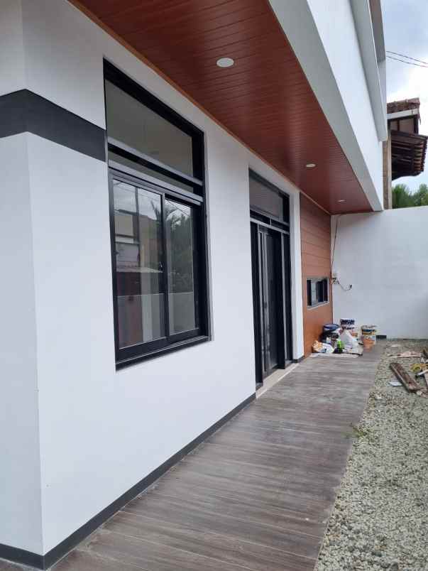 dijual rumah komp margahayu raya