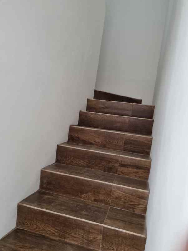 dijual rumah komp margahayu raya