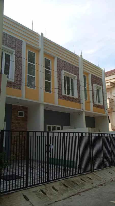 dijual rumah komp walikota kelapa gading